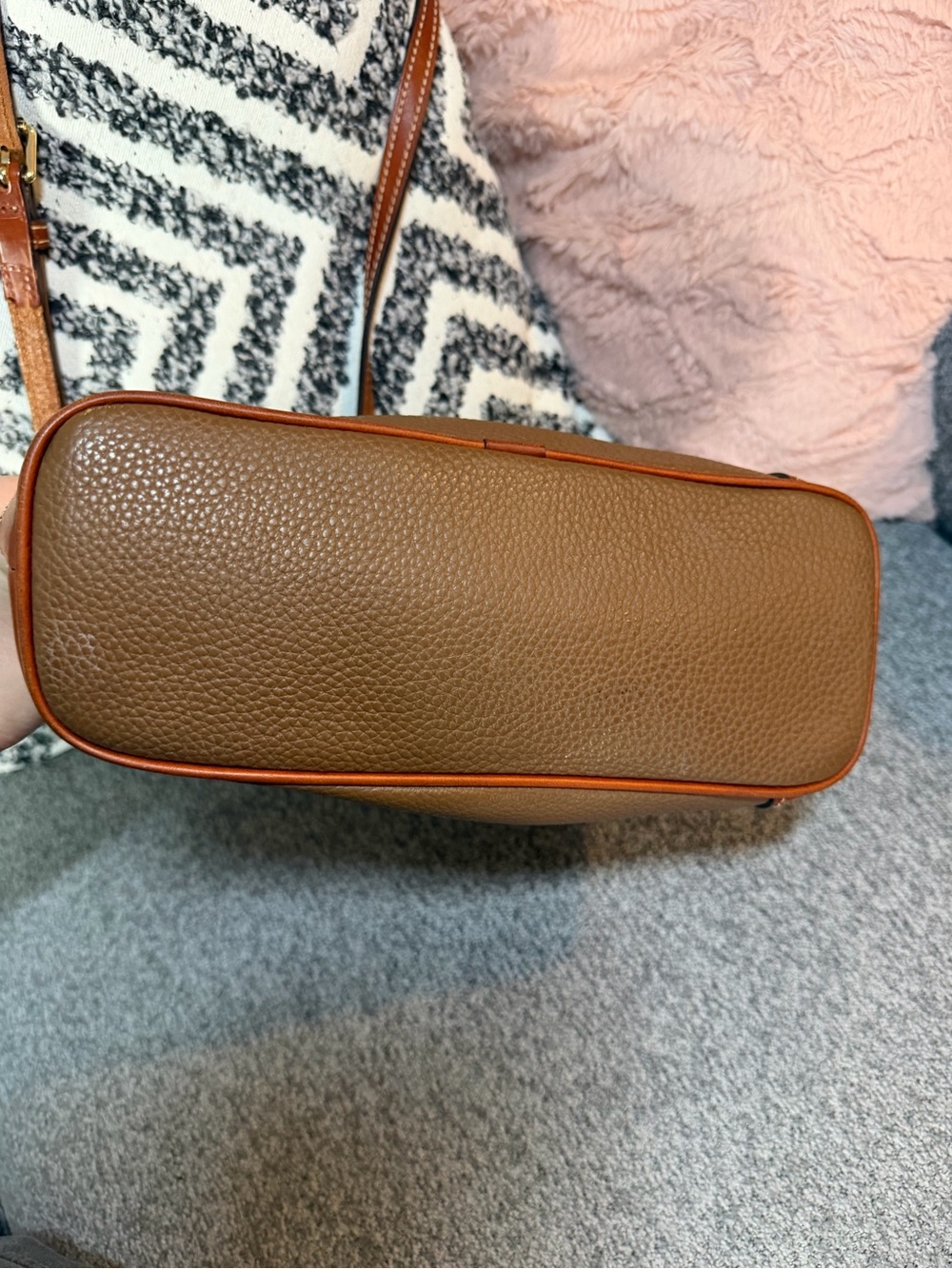 EUC Dooney & Bourke Brown Pebbled Leather Crossbody Bag - Picture 6 of 12